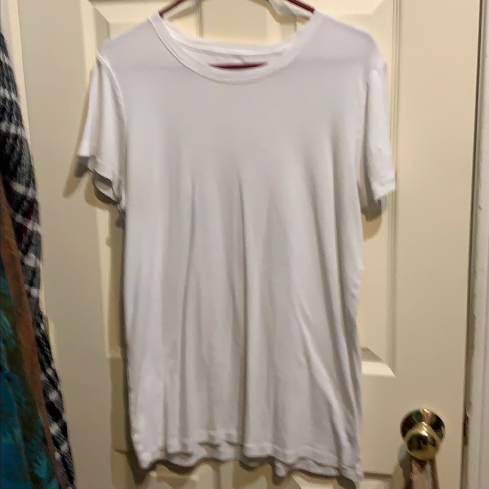 White Gap t shirt